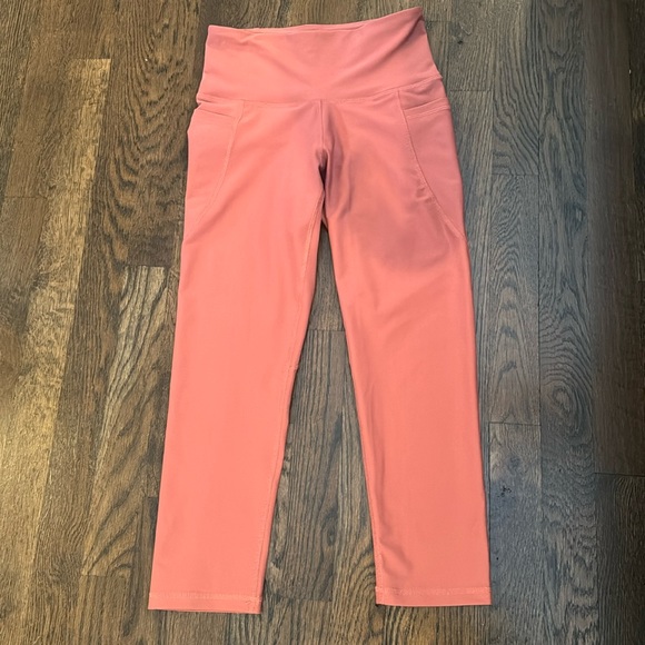 Old Navy Elevate Legging - Picture 2 of 3